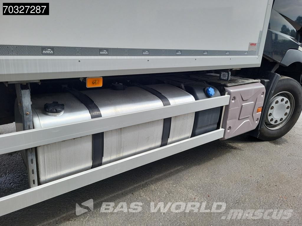 Renault T 380 T 6X2 7,67m Box Full Air Lift+Steering Axle Camiones con caja de remolque