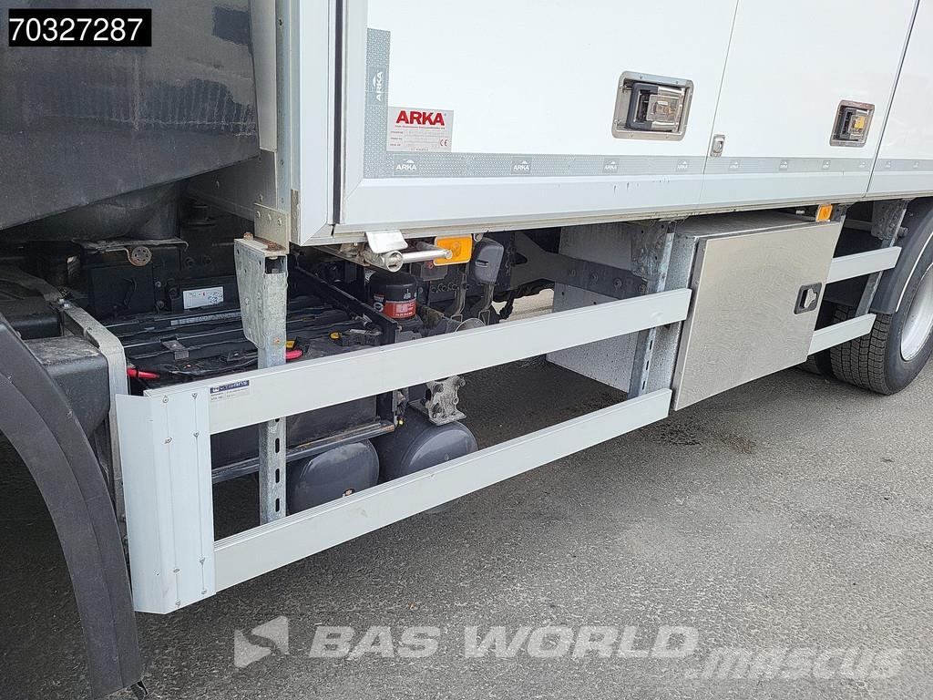 Renault T 380 T 6X2 7,67m Box Full Air Lift+Steering Axle Camiones con caja de remolque