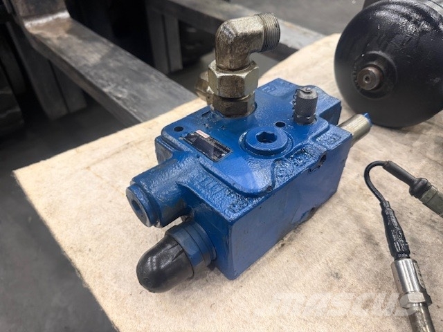 Liebherr L 580 2Plus2 COMPLET HYDRAULIC PARTS Hüdraulika