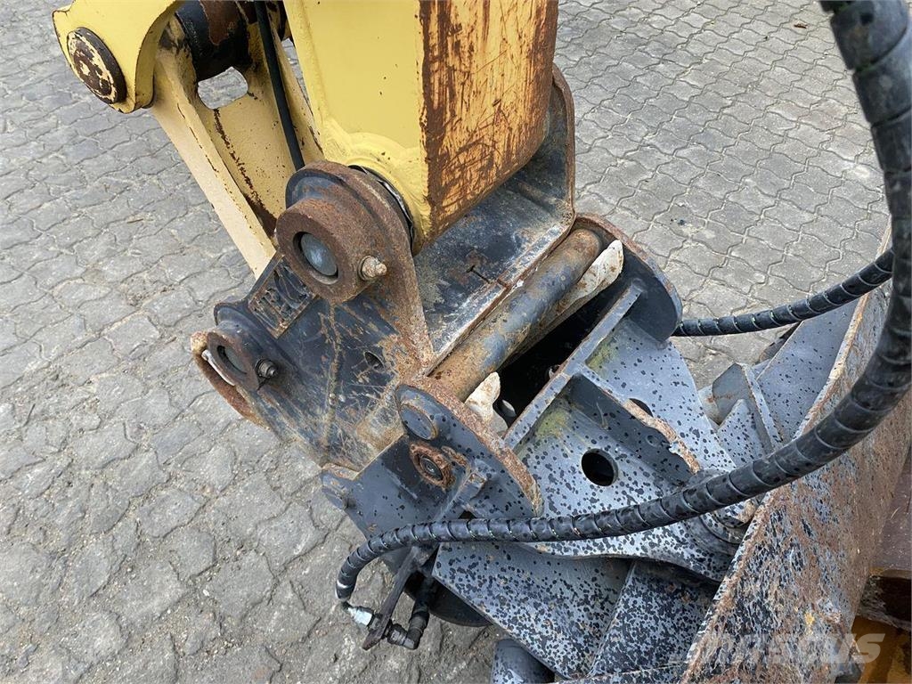 Yanmar VIO80-1A حفارات بعجل