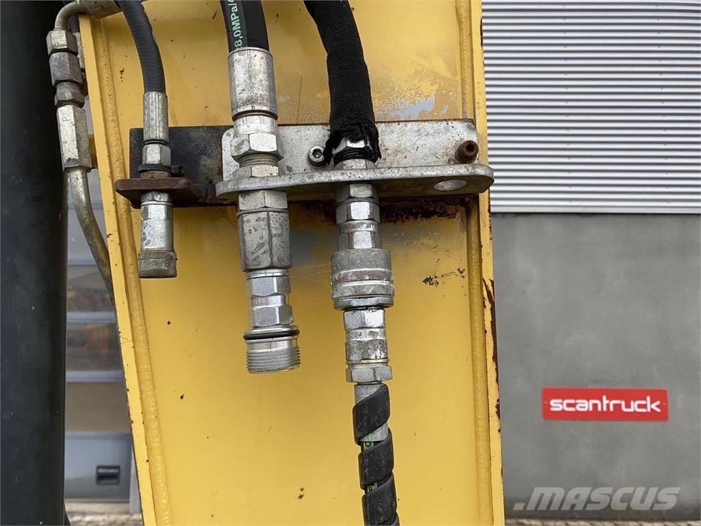 Yanmar VIO80-1A حفارات بعجل
