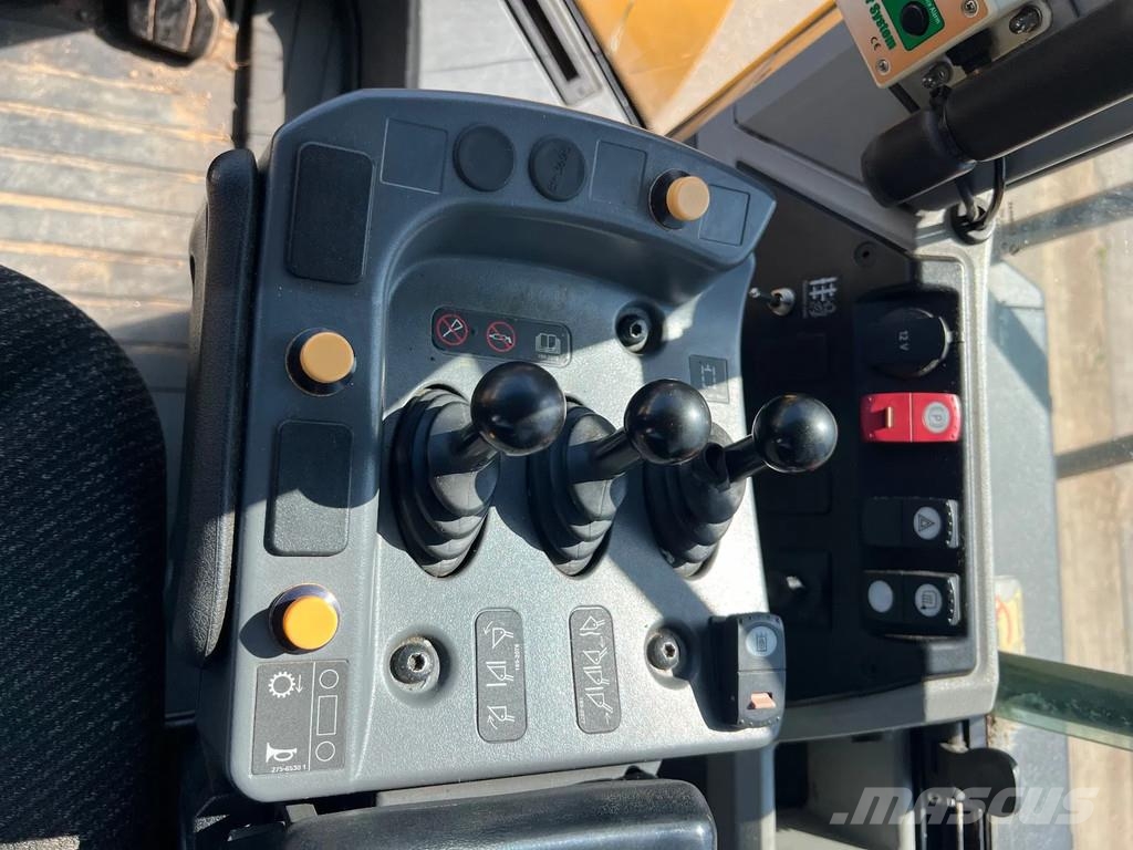 CAT 966M 轮式装载机