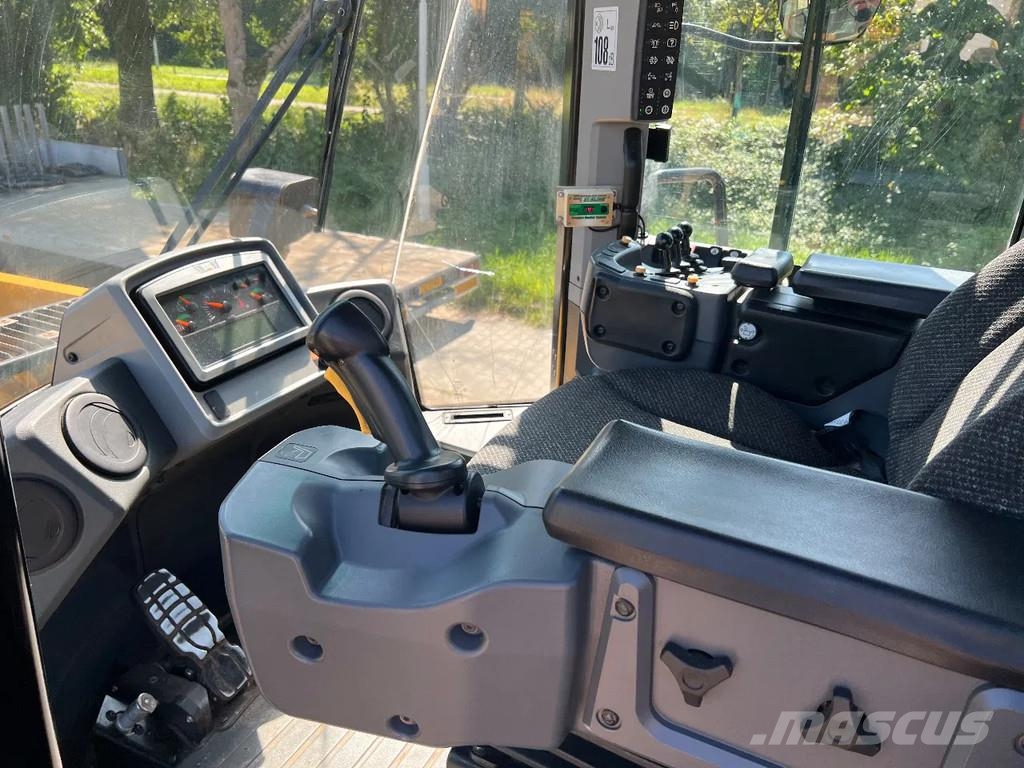 CAT 966M 轮式装载机