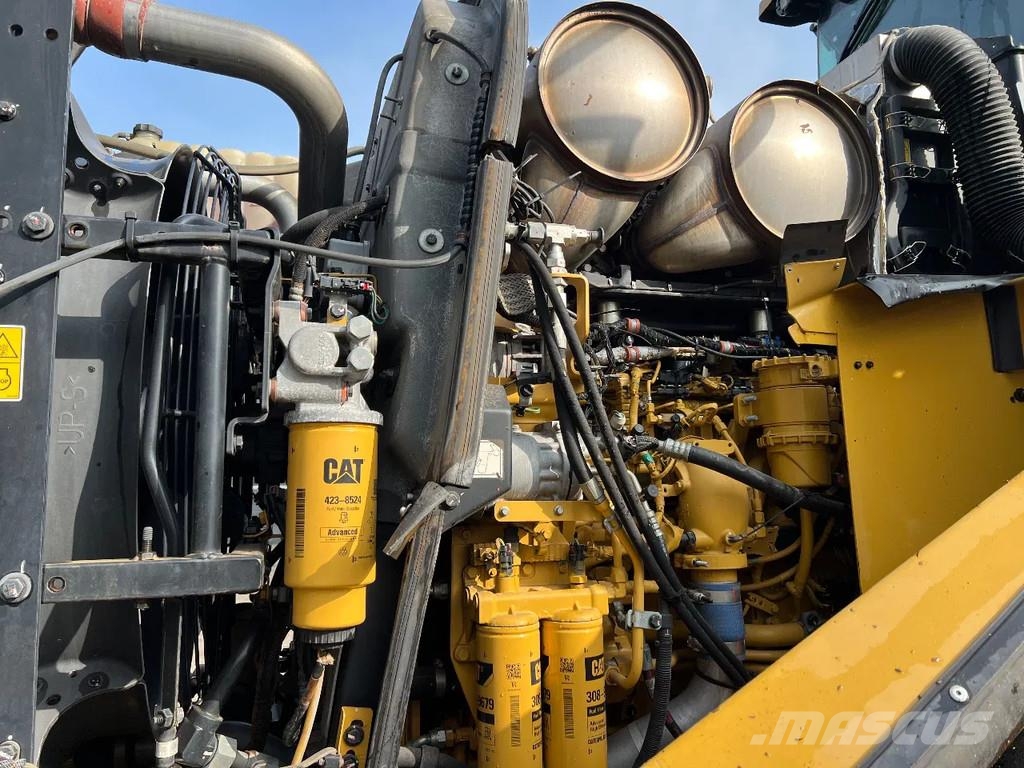 CAT 966M 轮式装载机