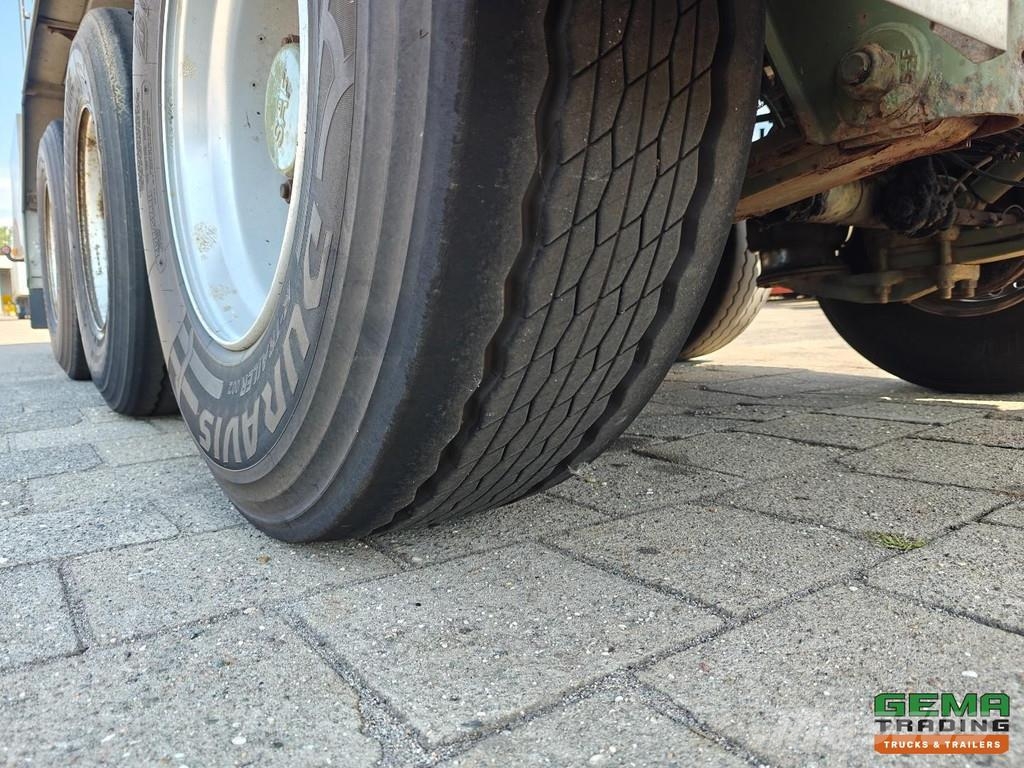 Burg BPO 12-27 Z Insulated Stainless Steel Tank 32,450L 罐體半拖車