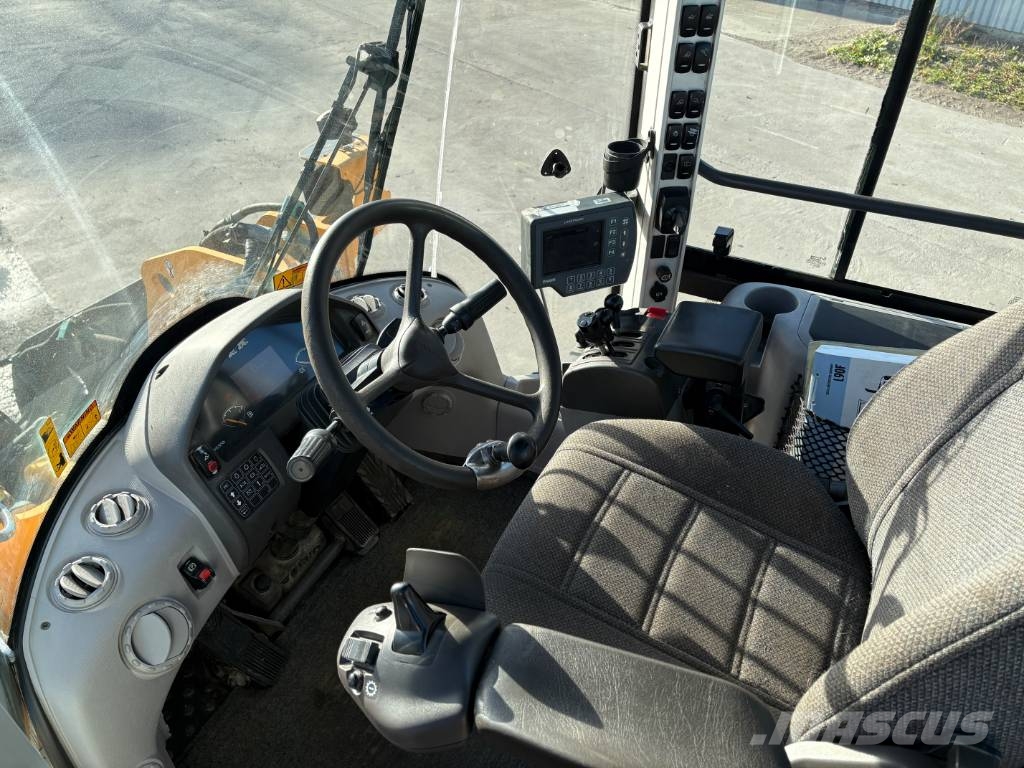Volvo L90F lastmaskin, spakstyrning, vinterdäck Hjullastare