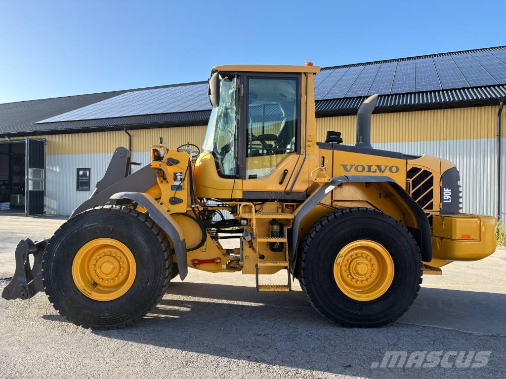 Volvo L90F lastmaskin, spakstyrning, vinterdäck Hjullastare