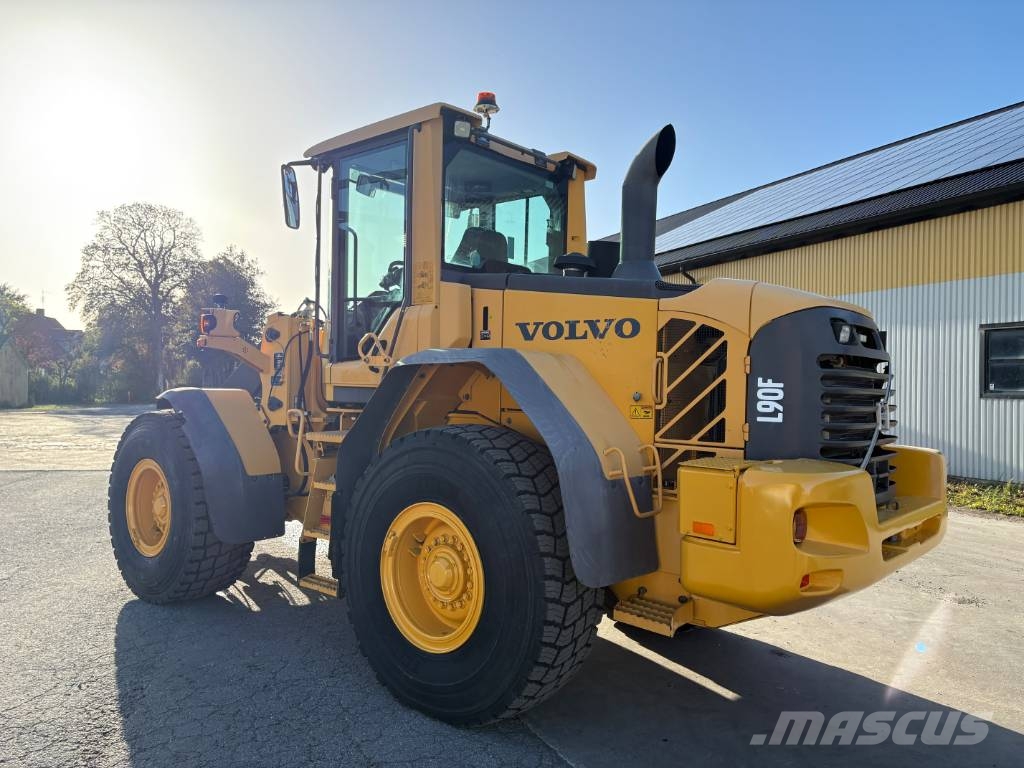 Volvo L90F lastmaskin, spakstyrning, vinterdäck Hjullastare