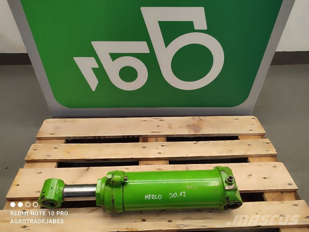 Merlo P30.12 bucket leveling hydraulic cylinder MERLO P3 Hidraulika