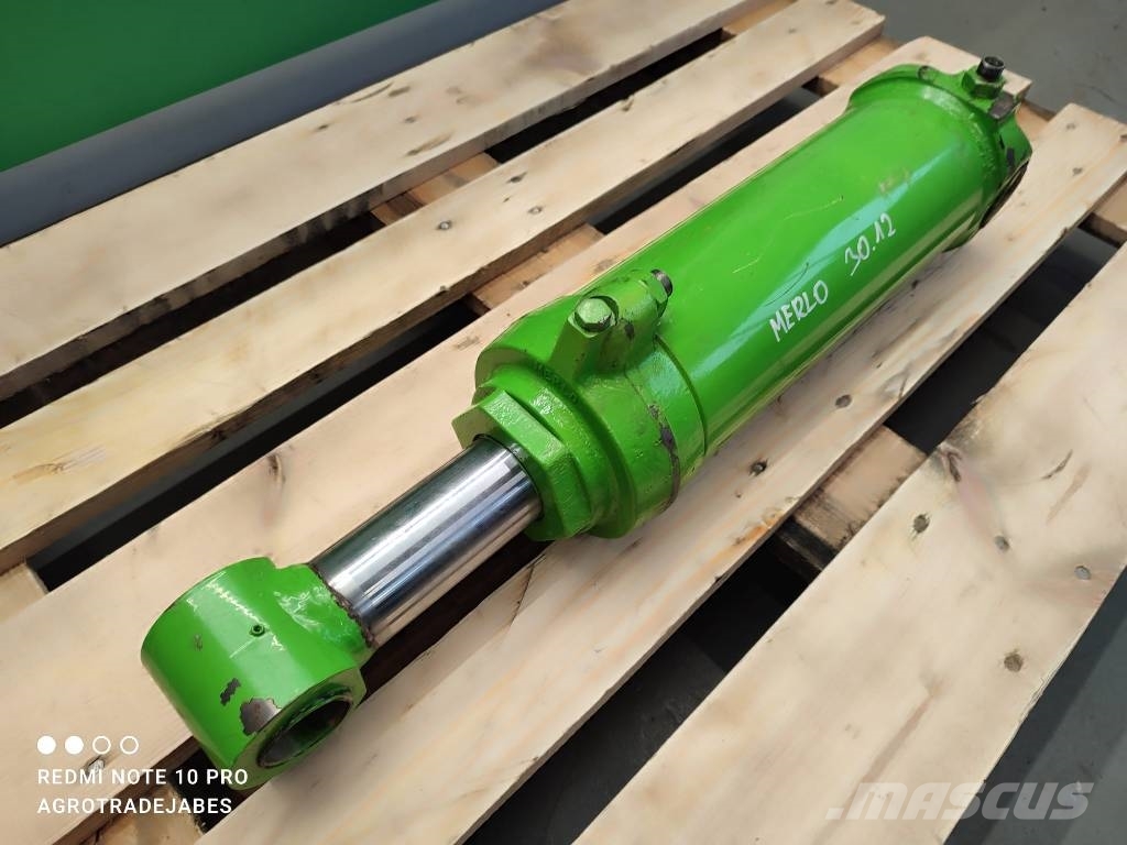 Merlo P30.12 bucket leveling hydraulic cylinder MERLO P3 Hidraulika