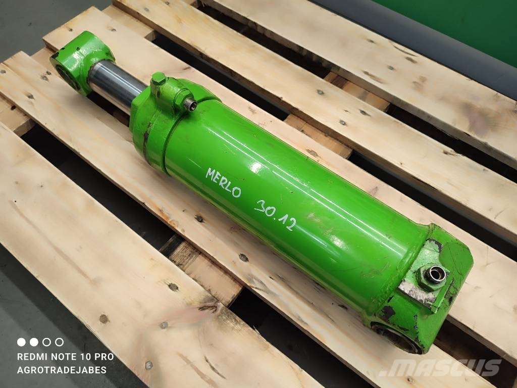 Merlo P30.12 bucket leveling hydraulic cylinder MERLO P3 Hidraulika