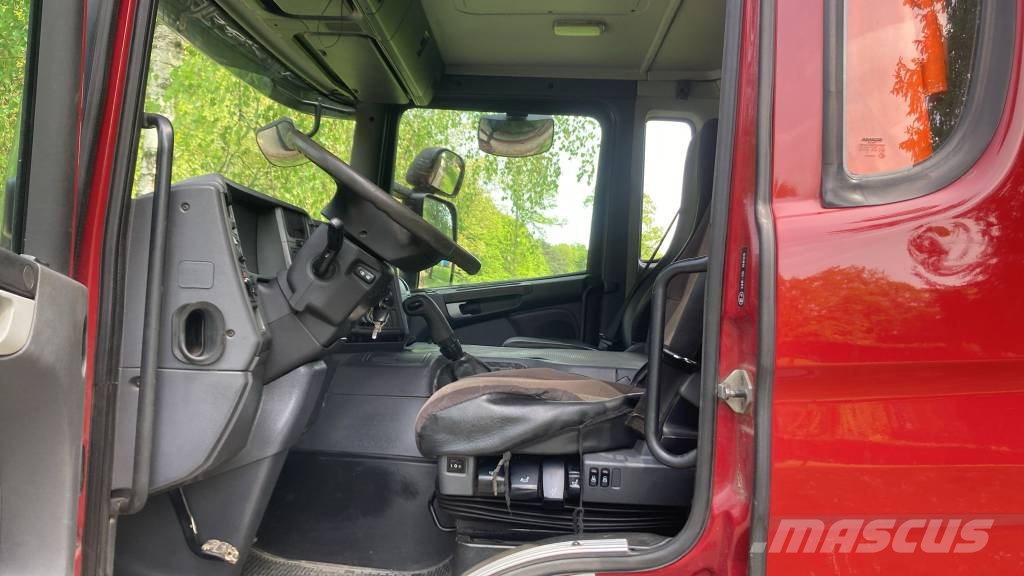 Scania P380LB Camiones de caja de lona