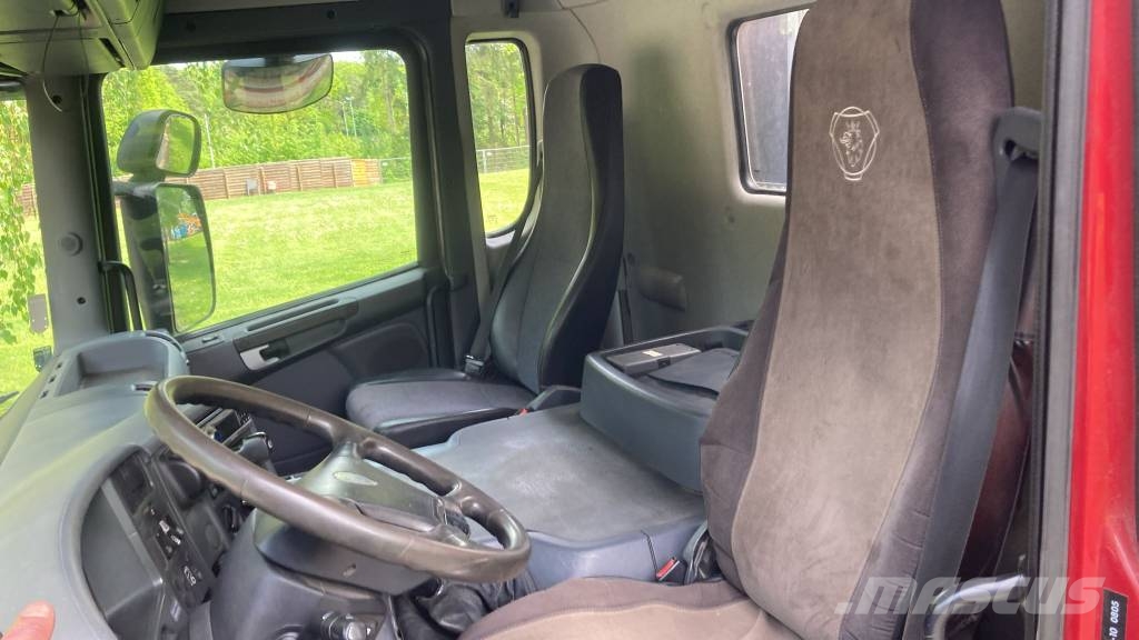 Scania P380LB Camiones de caja de lona