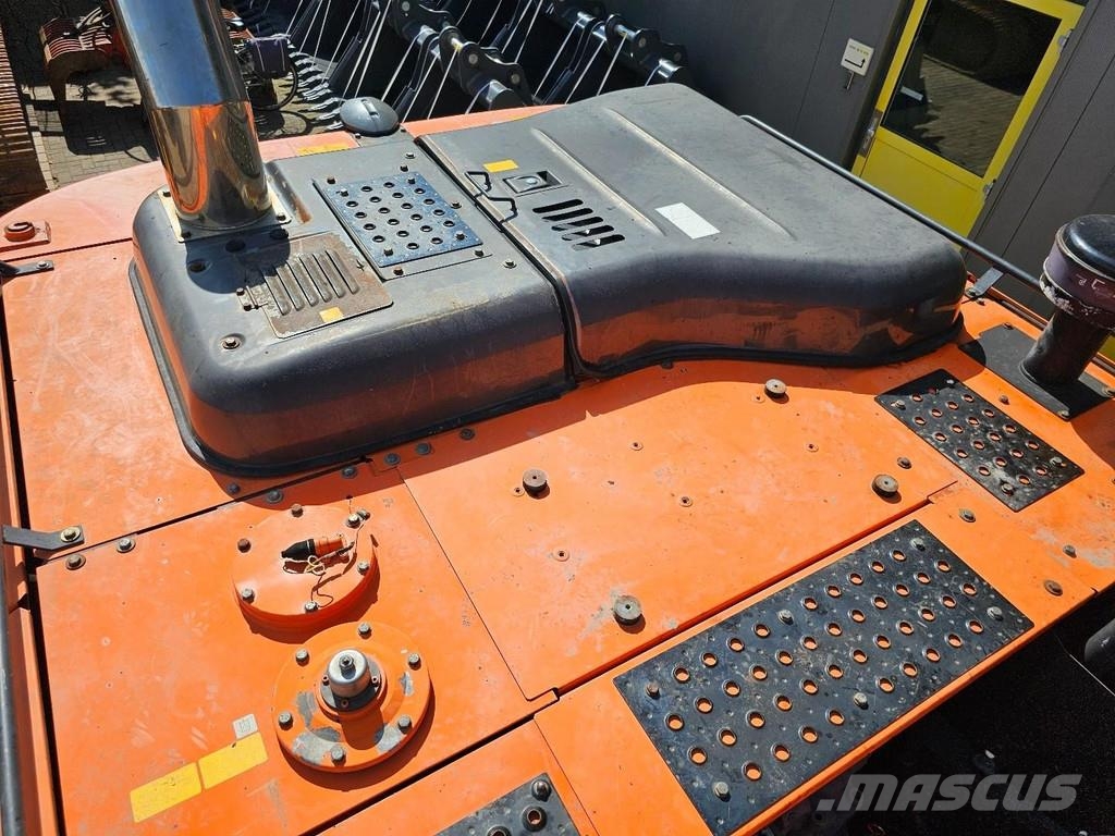 Hitachi ZX290LC-5B Pásová rýpadla