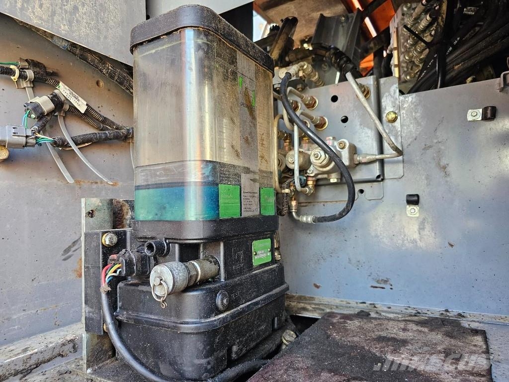 Hitachi ZX290LC-5B Pásová rýpadla