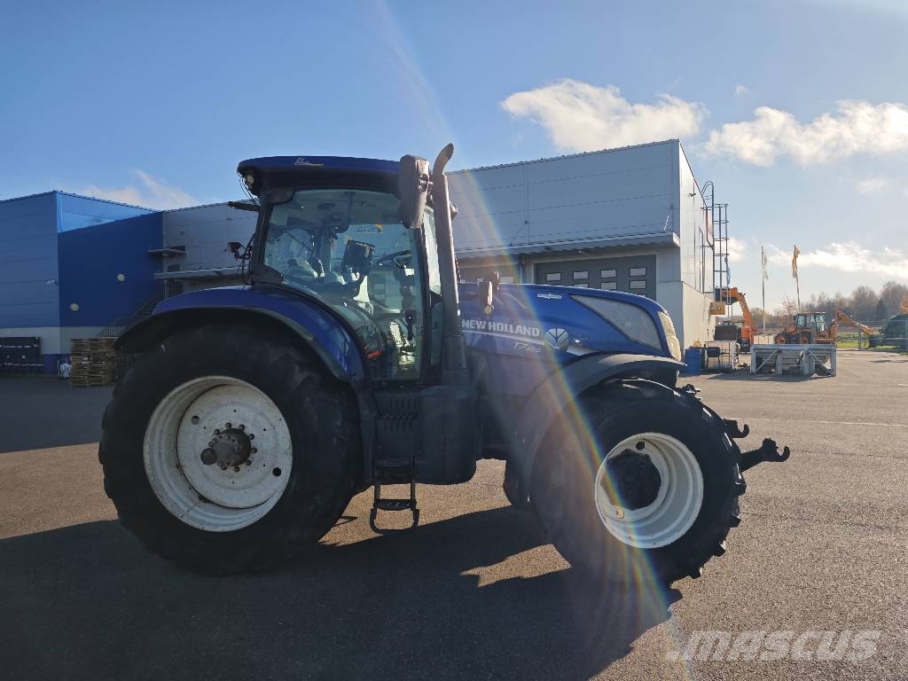 New Holland T 7.270 AC Traktori