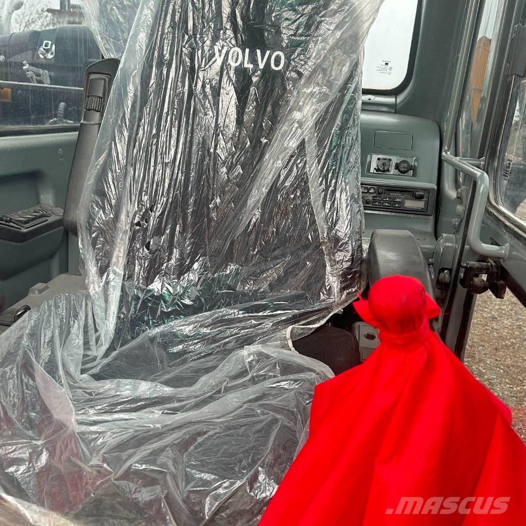 Volvo 240B Гусеничные экскаваторы