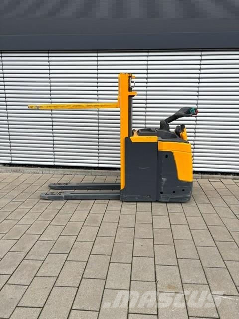 Jungheinrich ERD 220 KLPF Stand-in stackers