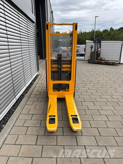 Jungheinrich ERD 220 KLPF Stand-in stackers