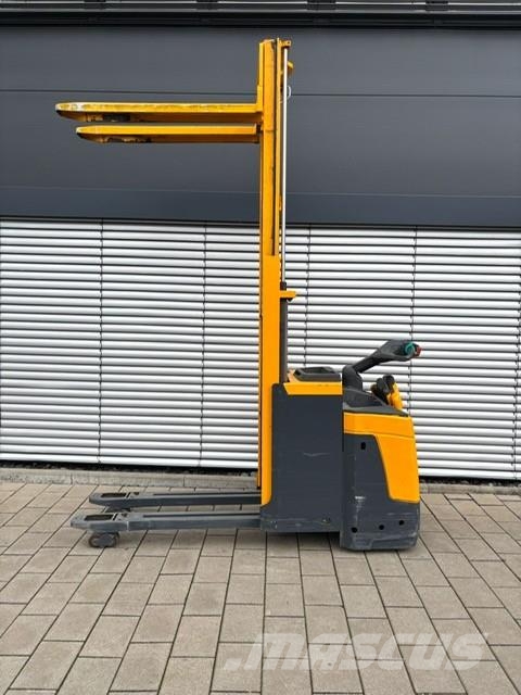 Jungheinrich ERD 220 KLPF Apiladores eléctricos autopropulsados