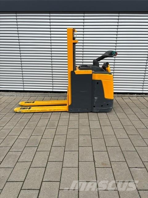 Jungheinrich ERD 220 KLPF Stand-in stackers