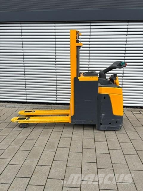 Jungheinrich ERD 220 KLPF Stand-in stackers