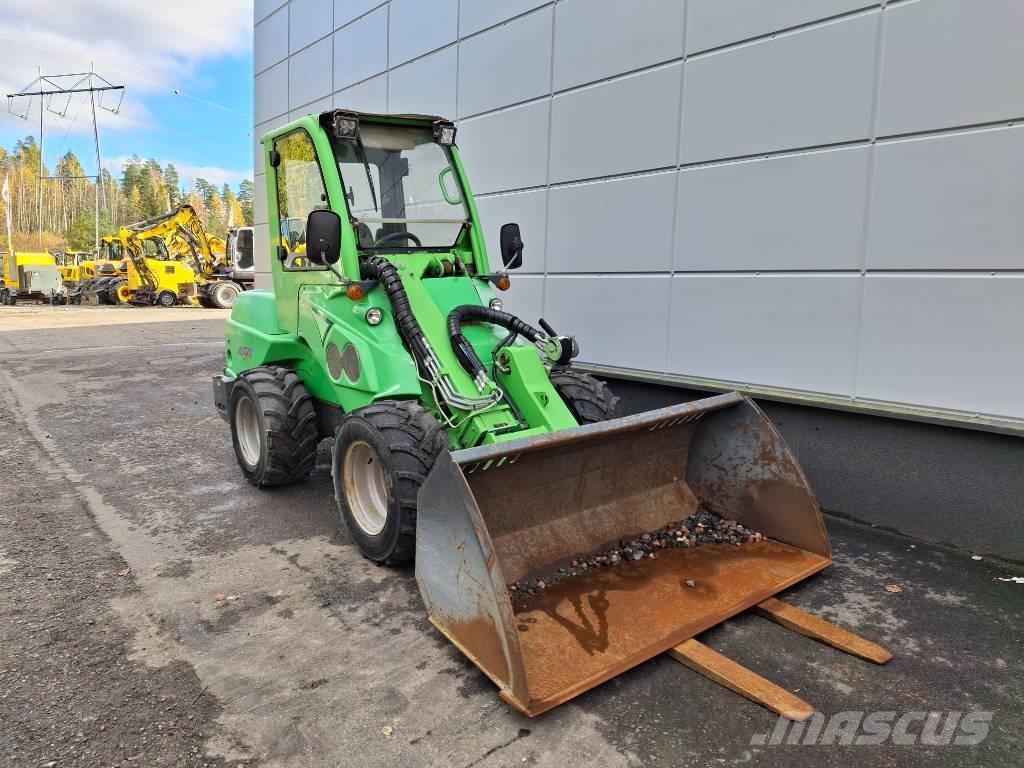 Avant 750 Mini loaders