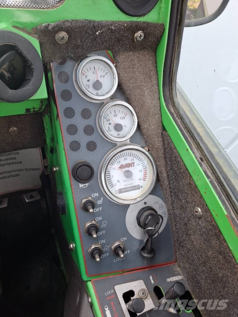 Avant 750 Mini loaders