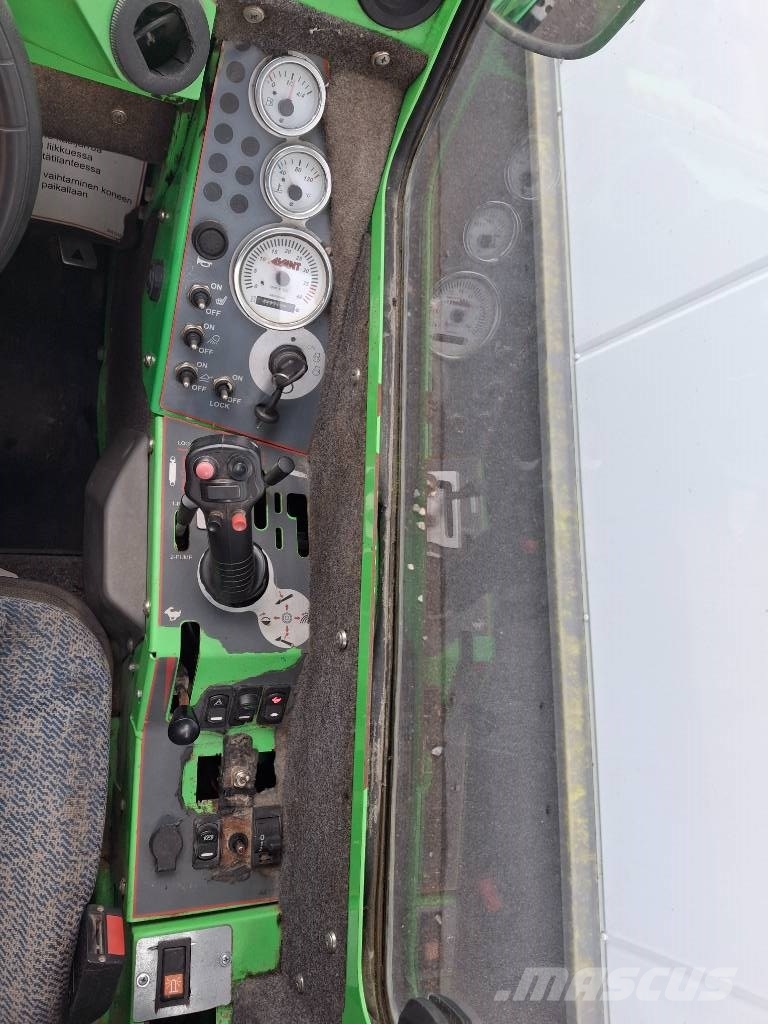 Avant 750 Mini loaders