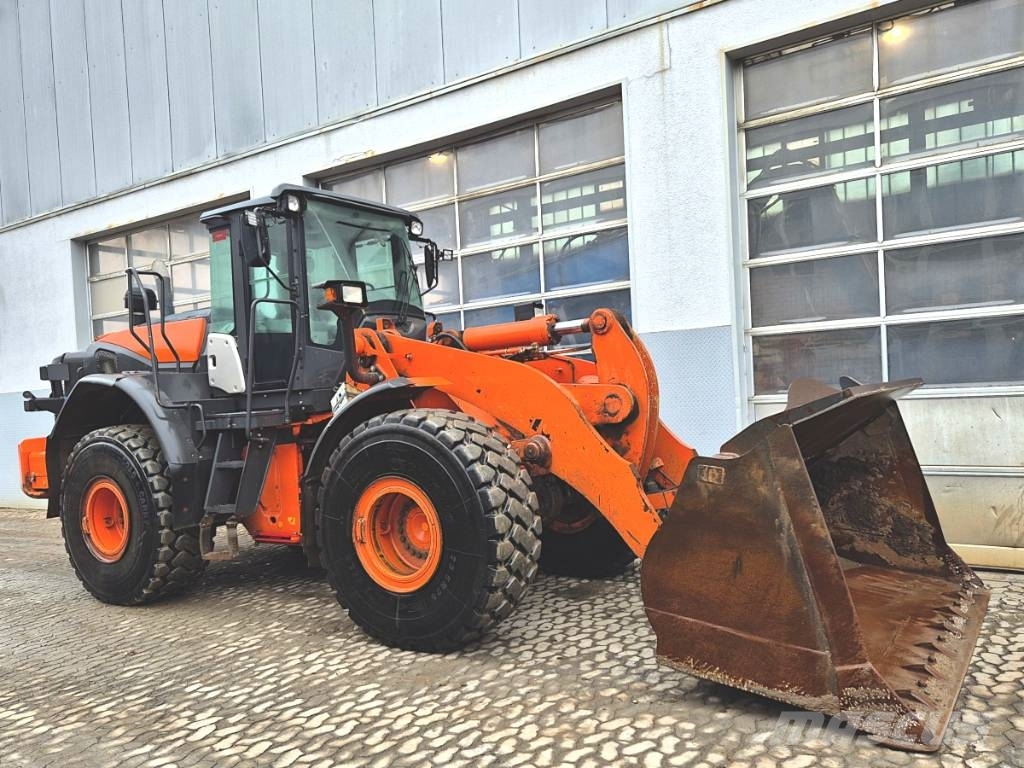 Hitachi ZW 250-6 Pyöräkuormaajat