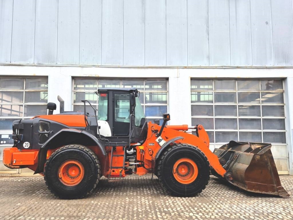 Hitachi ZW 250-6 Pyöräkuormaajat