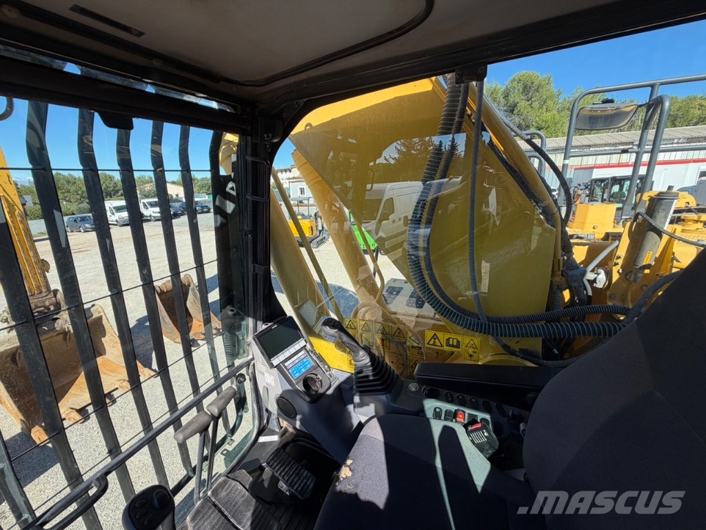 Komatsu PC 240 NLC Crawler excavators