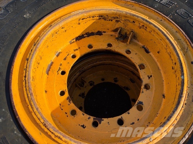 Liebherr L 524 komplet 17.5r25 Tyres, wheels and rims