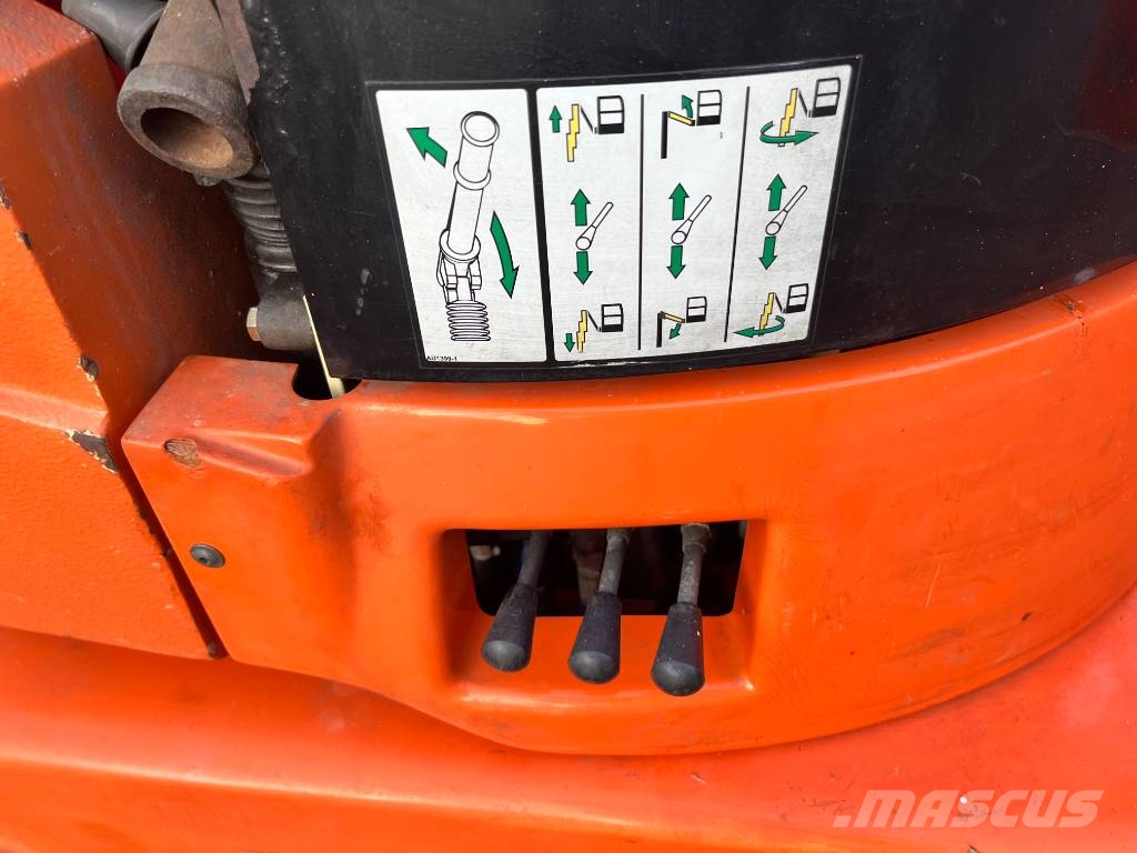 JLG TOUCAN 860 V-3238 EO Вертикальні щоглові підйомники