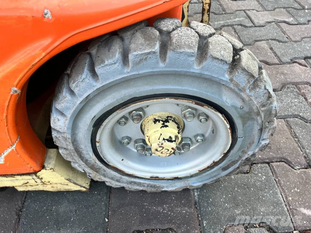 JLG TOUCAN 860 V-3238 EO Вертикальні щоглові підйомники
