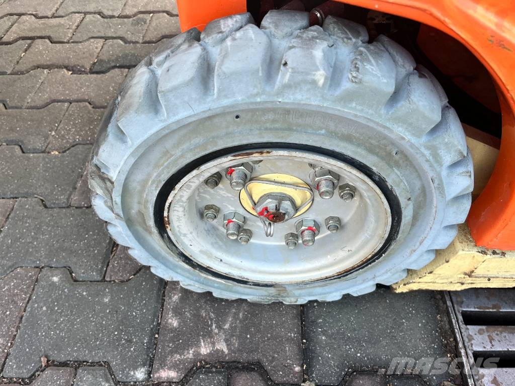 JLG TOUCAN 860 V-3238 EO Вертикальні щоглові підйомники