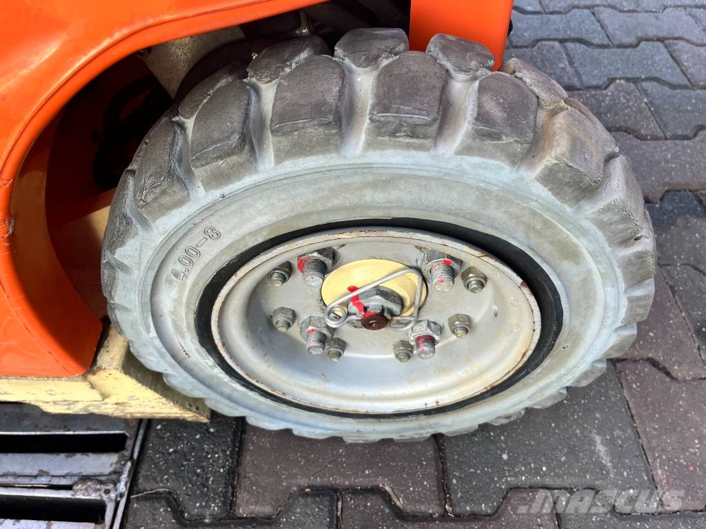 JLG TOUCAN 860 V-3238 EO Вертикальні щоглові підйомники