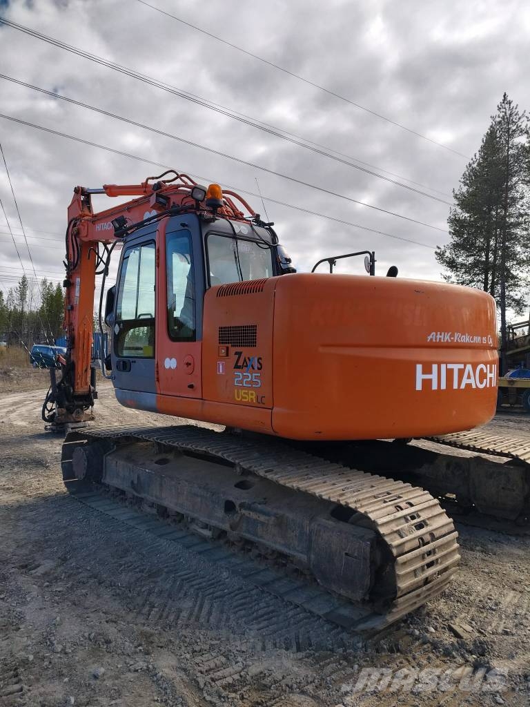 Hitachi ZX 225 USR 履带挖掘机
