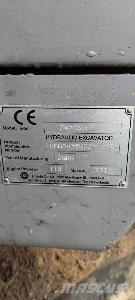 Hitachi ZX 225 USR 履带挖掘机
