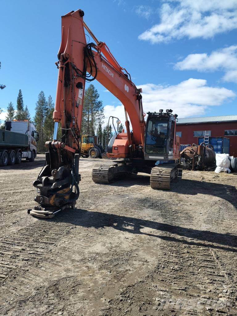 Hitachi ZX 225 USR 履带挖掘机