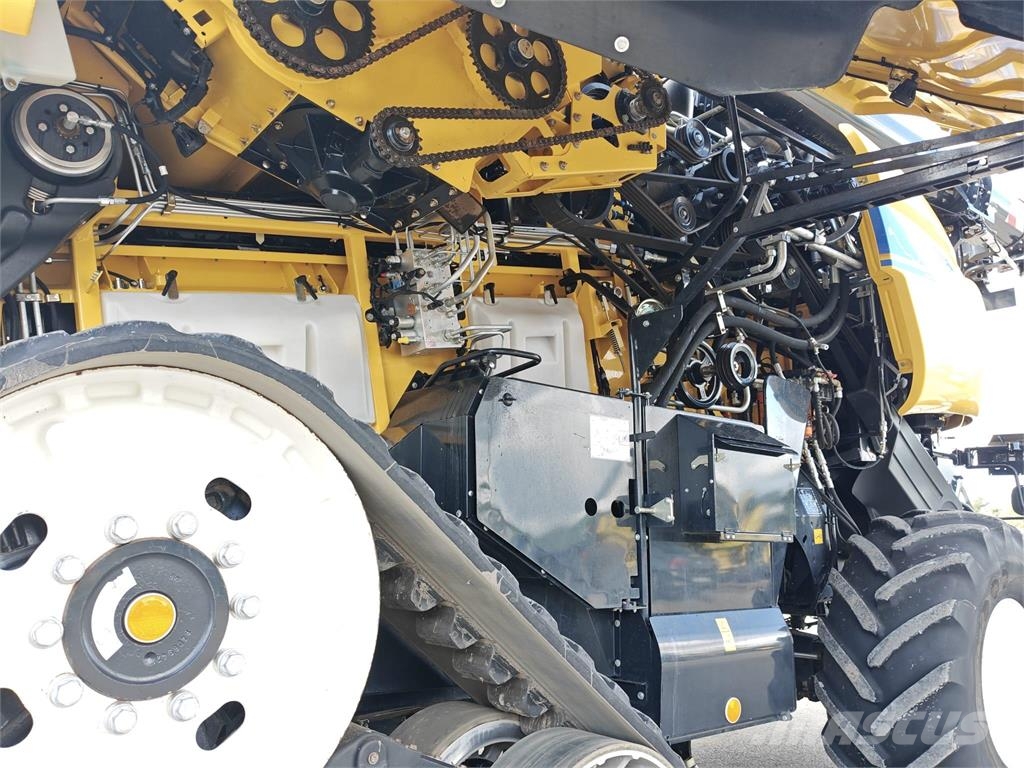 New Holland CR 10.90 - Macdon FD140 Комбайни