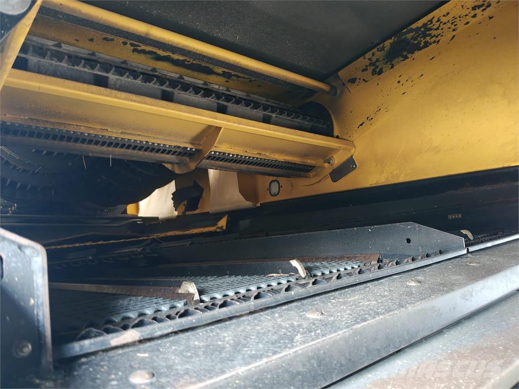 New Holland CR 10.90 - Macdon FD140 Комбайни