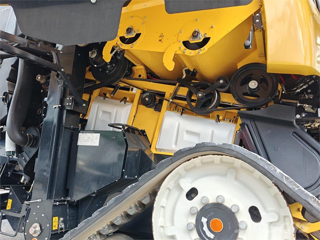 New Holland CR 10.90 - Macdon FD140 Комбайни