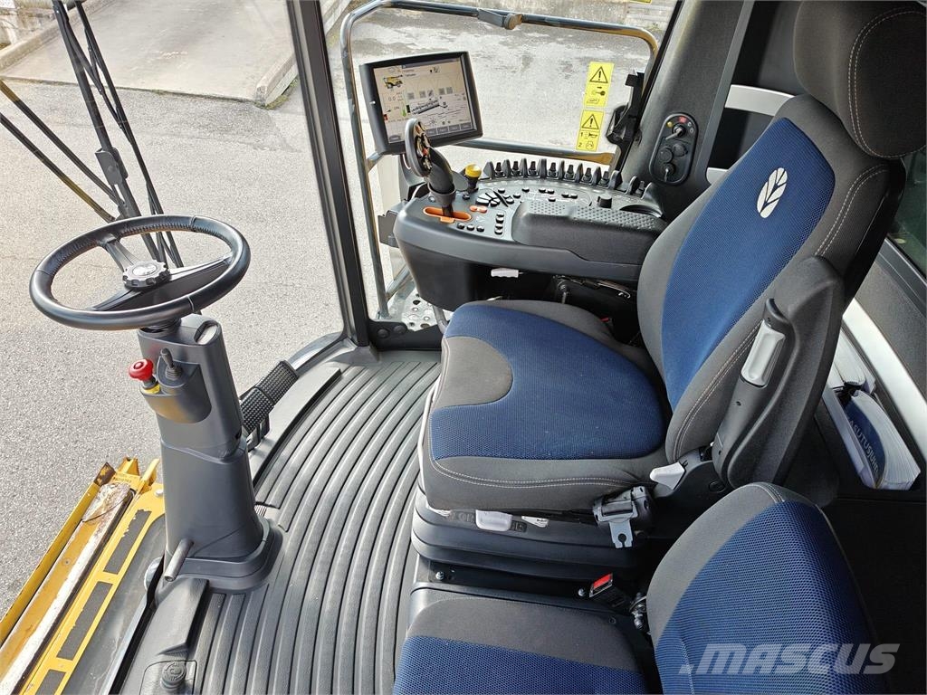 New Holland CR 10.90 - Macdon FD140 Комбайни