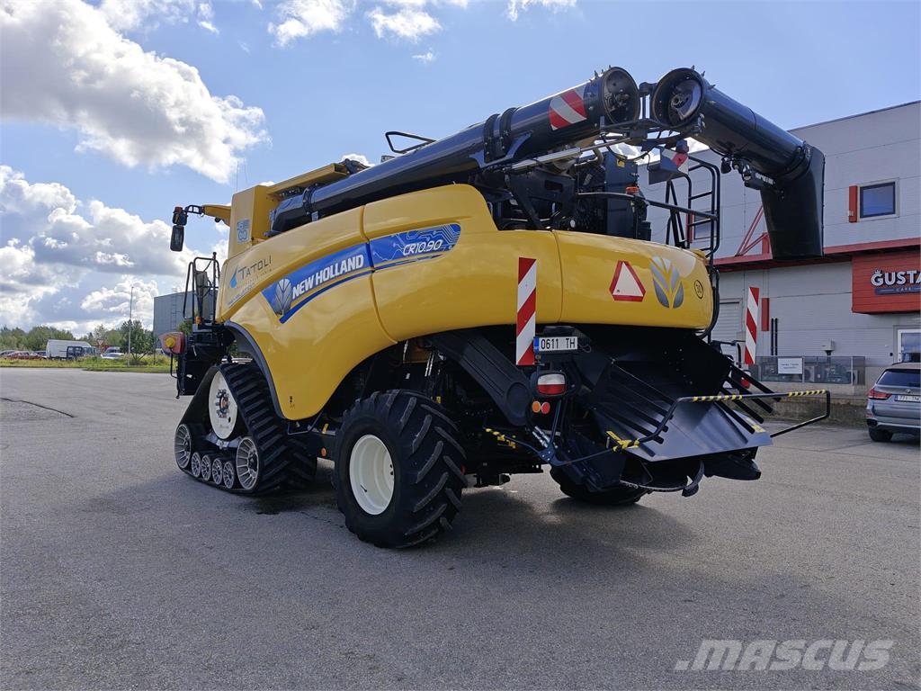 New Holland CR 10.90 - Macdon FD140 Комбайни