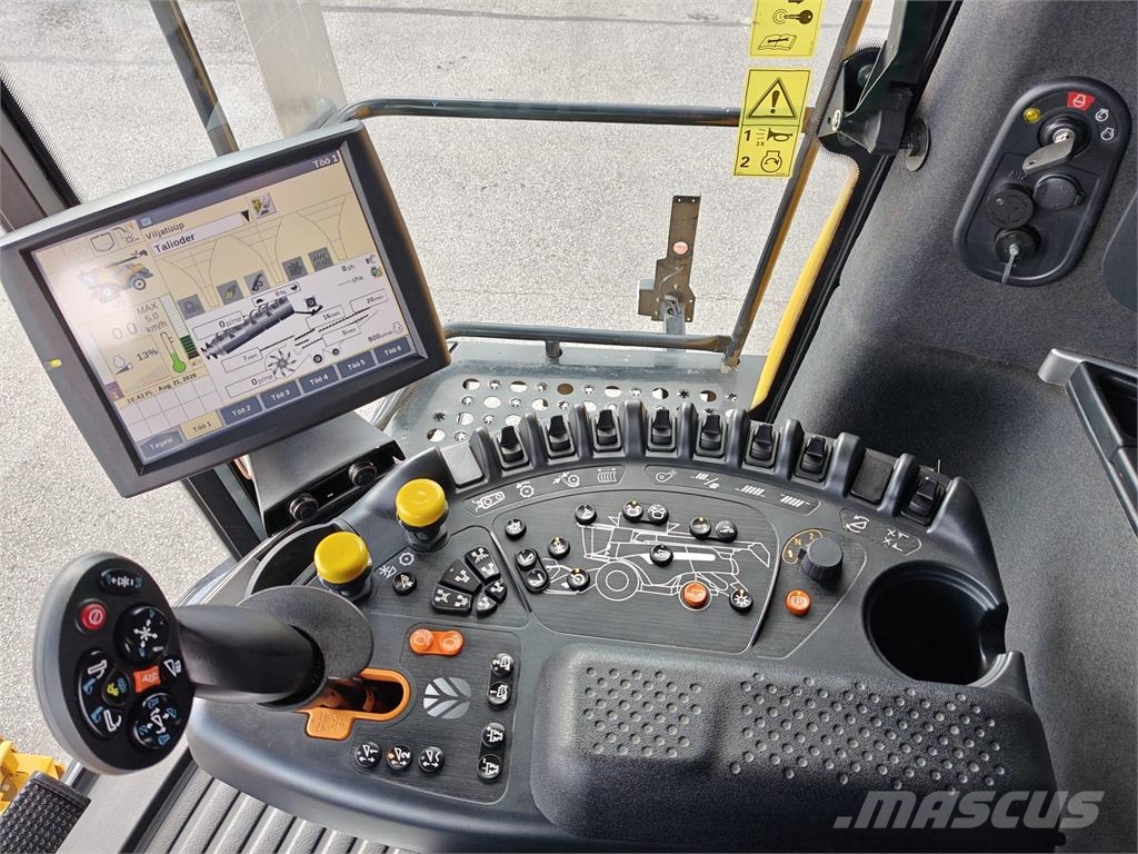 New Holland CR 10.90 - Macdon FD140 Комбайни