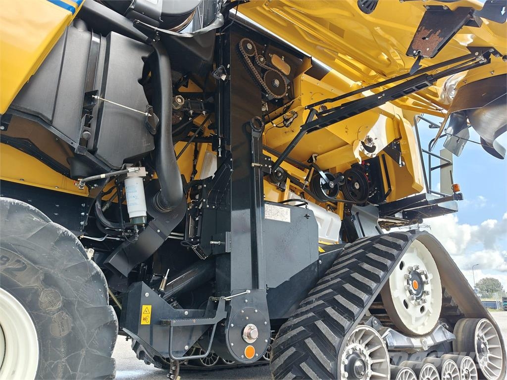 New Holland CR 10.90 - Macdon FD140 Комбайни