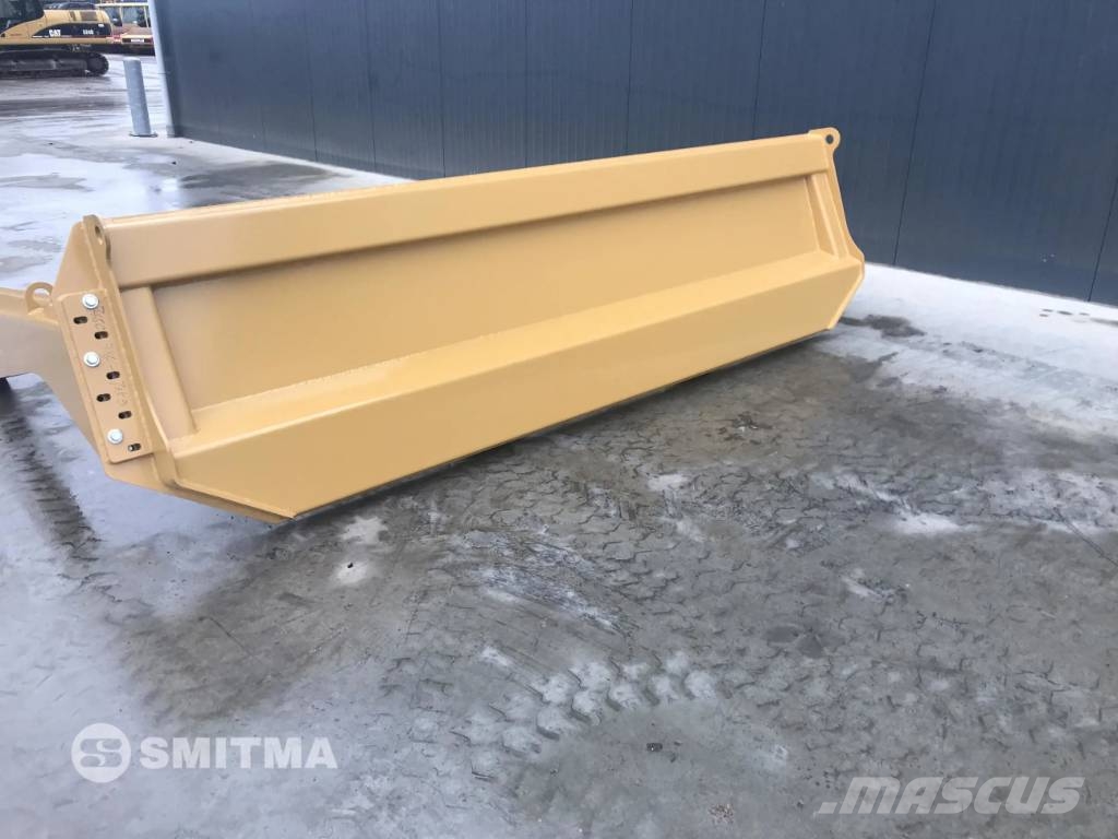 CAT 745 Πτυσσόμενες πόρτες (Tailgates)