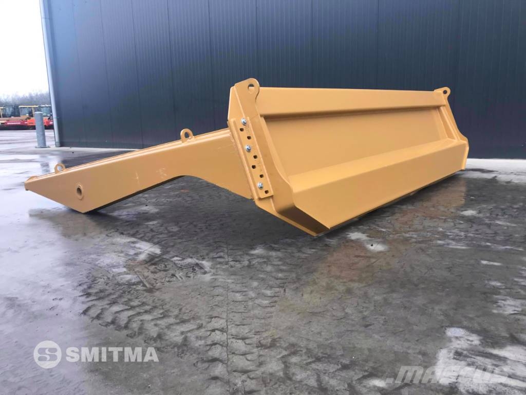 CAT 745 Πτυσσόμενες πόρτες (Tailgates)
