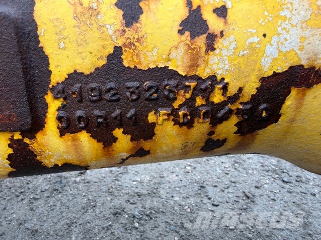 Komatsu WA 320-3 AXLES USED Assen